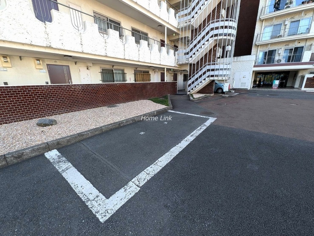 カーサ常盤台　来客用駐車場